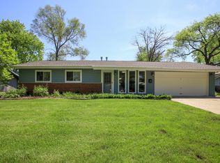 85 Pleasant St, Hoffman Estates, IL 60169