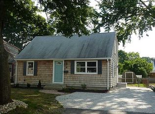 19 Hans St, Cranston, RI 02910