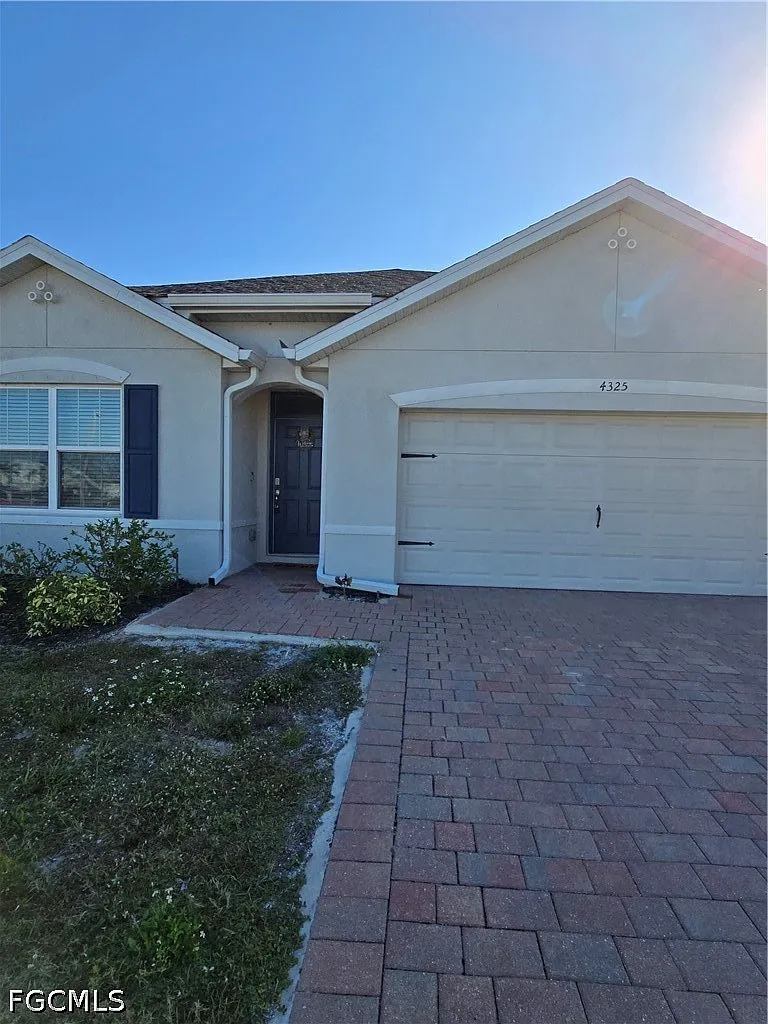 3 bed, 1.0 bath, 1828 sqft, $1,500 — Photo 3