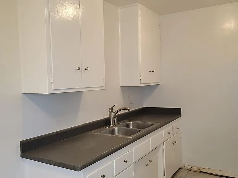 1765 Cedar Ave #2R — Photo 2
