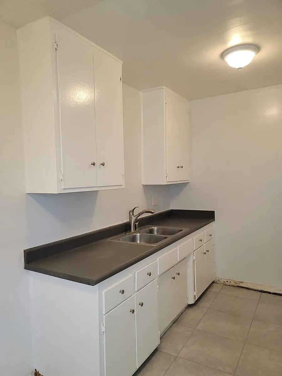 Building Photo - 1765 Cedar Ave #2R