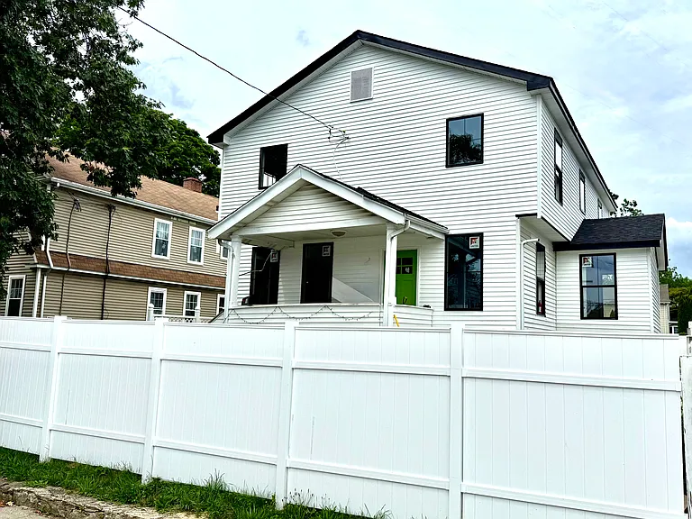 9 Plymouth Rd #A — Photo 2