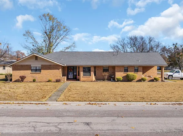 106 S 8th St, Davis, OK 73030