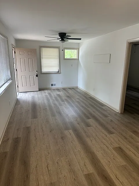 2 bed, 1100 sqft, $1,100 — Photo 4