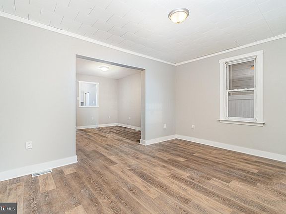 2nd image of 142 East St
