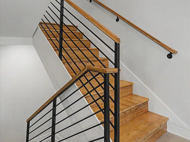 2902 Vista St NE — Photo 40