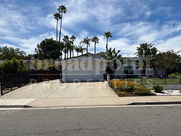1515 Kent Ave — Photo 2