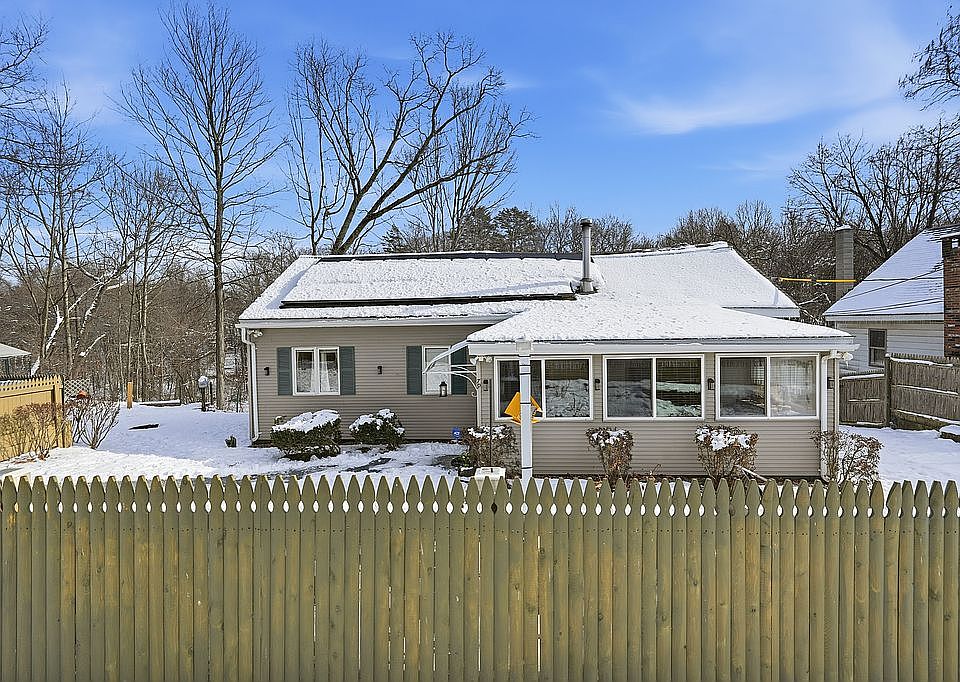 1st image of 79 Larchmont St