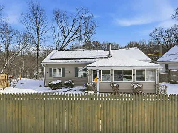 79 Larchmont St, Springfield, MA 01109