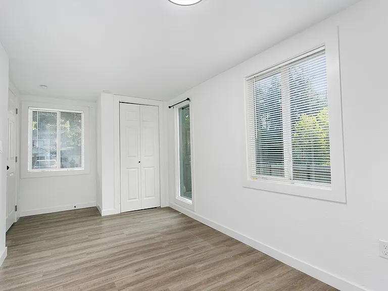 4919 Waller Rd E — Photo 21