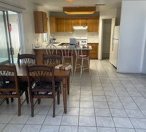 3rd image of 985 Windsong Ln