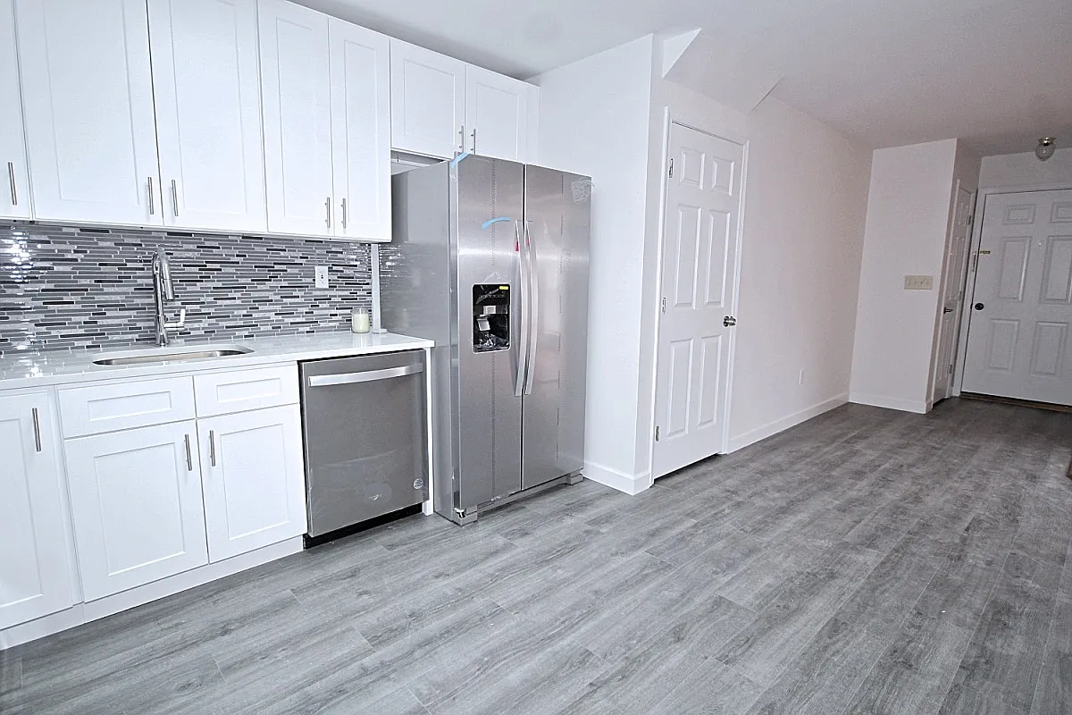 3 bed, 1.5 bath, 1100 sqft, $3,000 — Photo 3