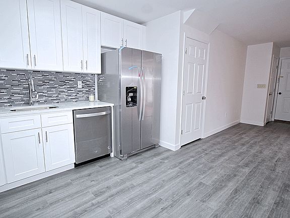 3rd image of 190 Bay 41st St #2