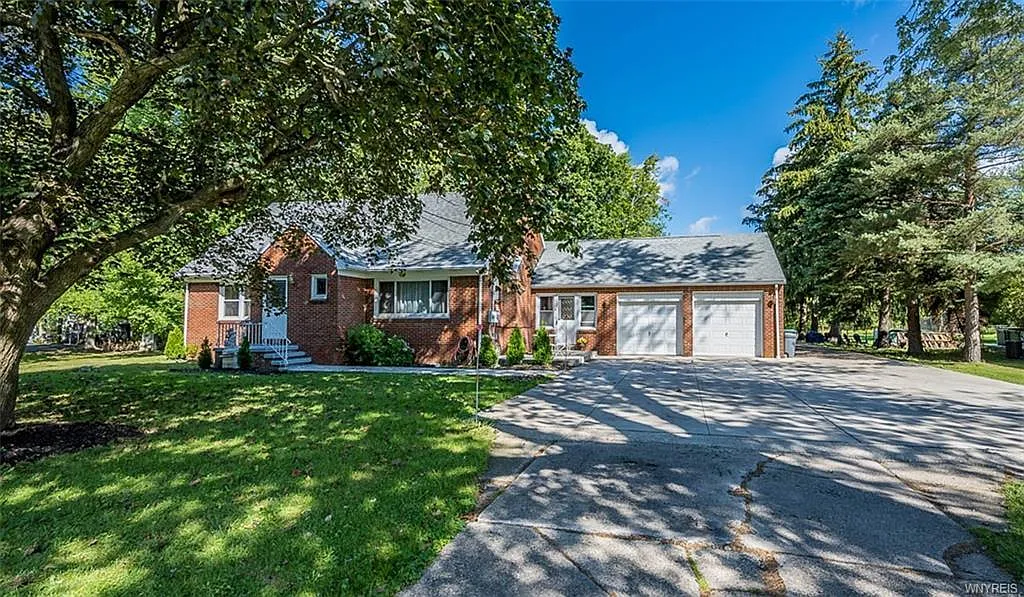 Lake Ave, Orchard Park — Photo 1