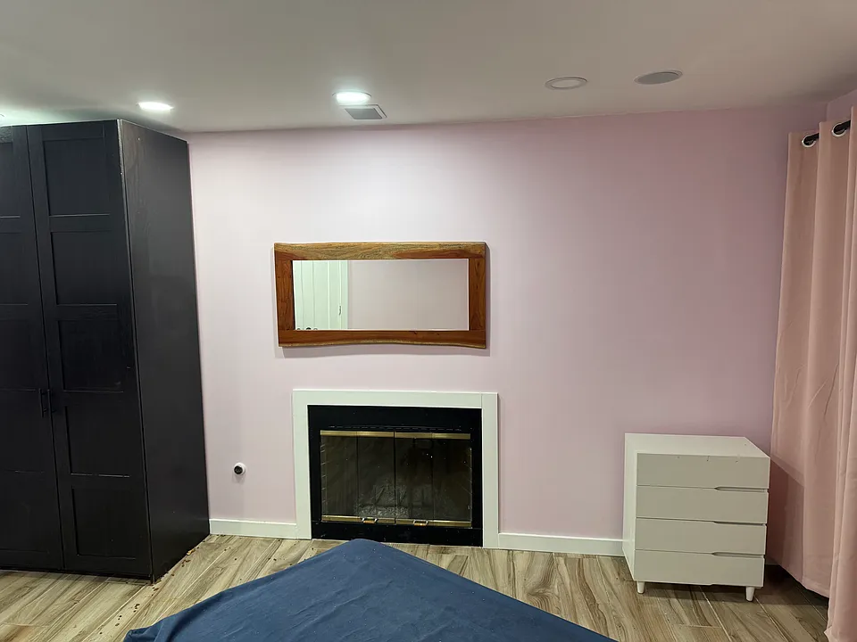 1833 Avenida Segovia