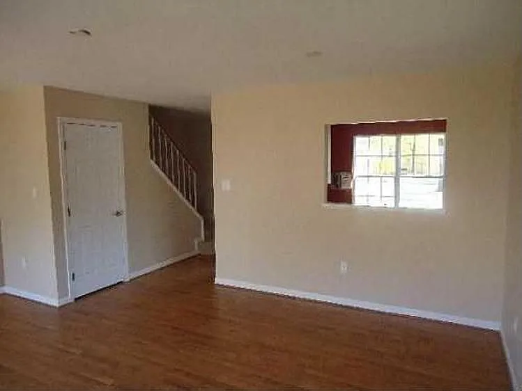 3 bed, 2.5 bath, 1200 sqft, $3,000 — Photo 4