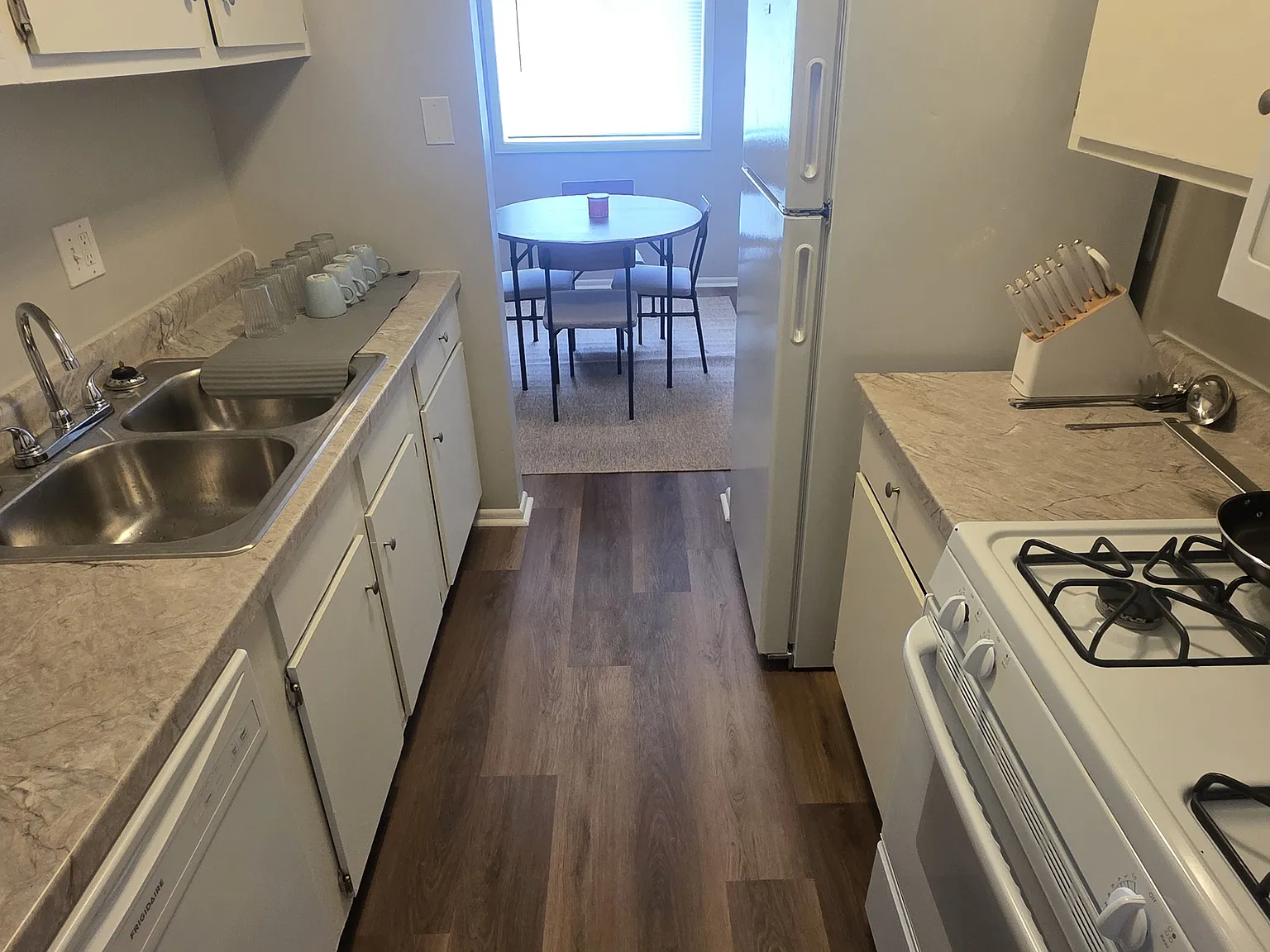 2 bed, 1000 sqft, $2,950 — Photo 4