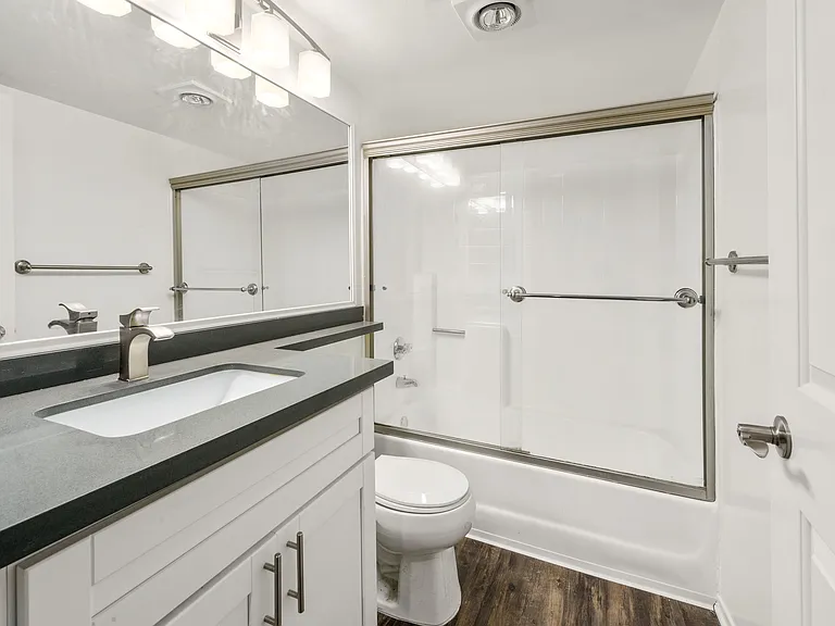 CentrePointe Apartments — Photo 11
