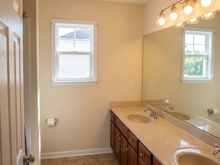 868 Seastone St — Photo 10
