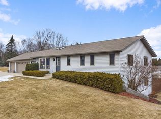 528 E Binnacle Pl, Sturgeon Bay, WI 54235