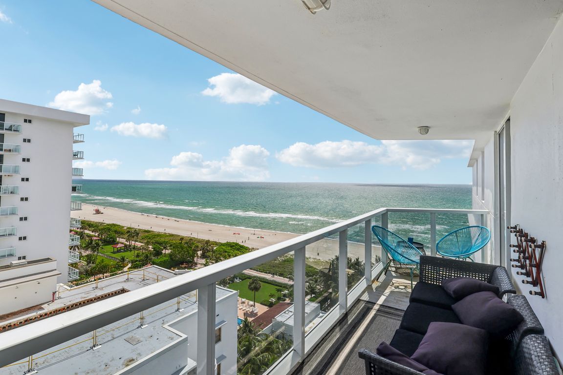 Collins Ave 1612-020.jpg