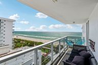 Collins Ave 1612-020.jpg