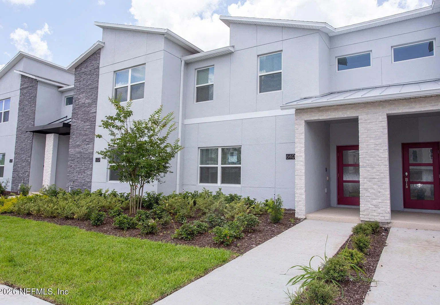 4 bed, 3.0 bath, 6674 sqft, $2,900 — Photo 1