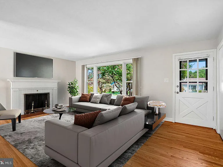5006 Benton Ave — Photo 2