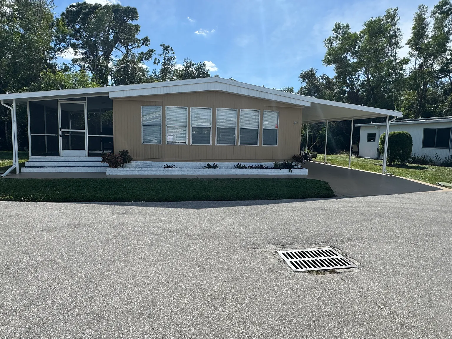 2 bed, 1000 sqft, $1,850 — Photo 1