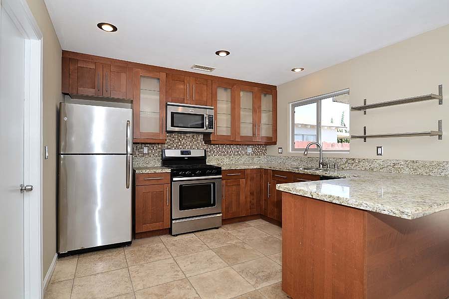 1st image of 6633 Thornwood St