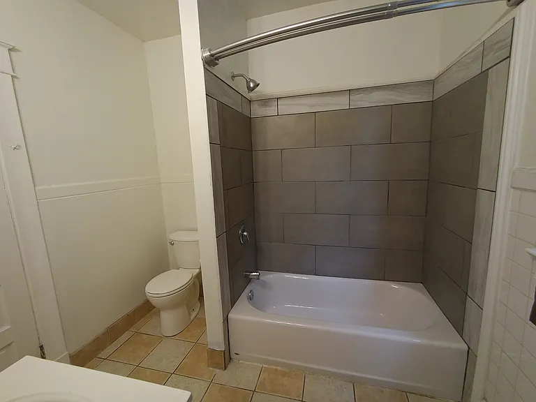 824 N Liberty St — Photo 10