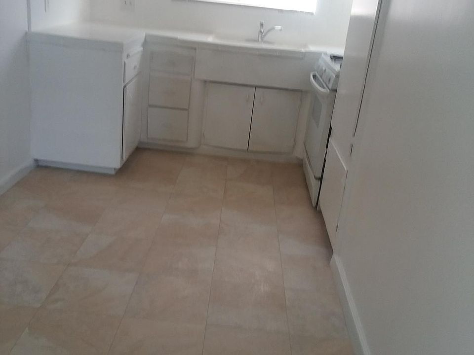 2nd image of 919 S Prairie Ave APT 44