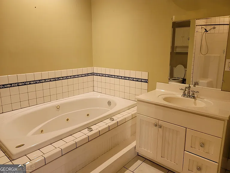 156 Florida Ave — Photo 15