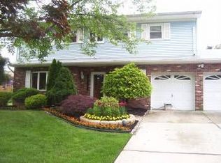 18 Cavan Ln, Hazlet, NJ 07730
