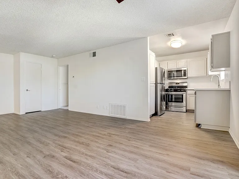 11325 Morrison St — Photo 113