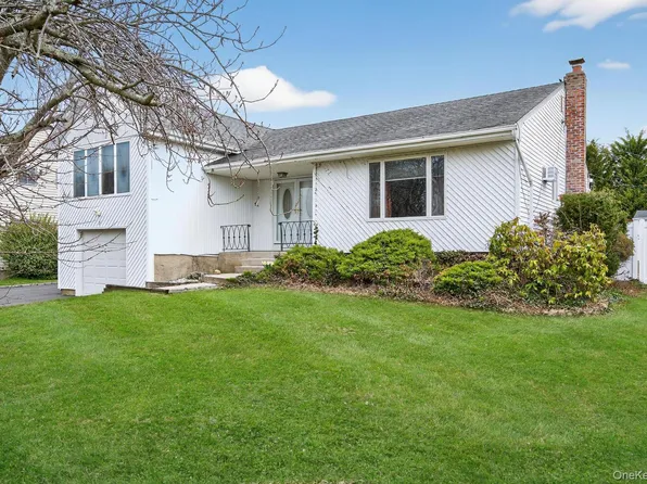 21 Jonquill Lane, Kings Park, NY 11754