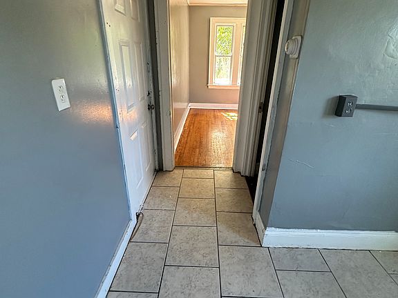 4th image of 260 Hillside Ave #B