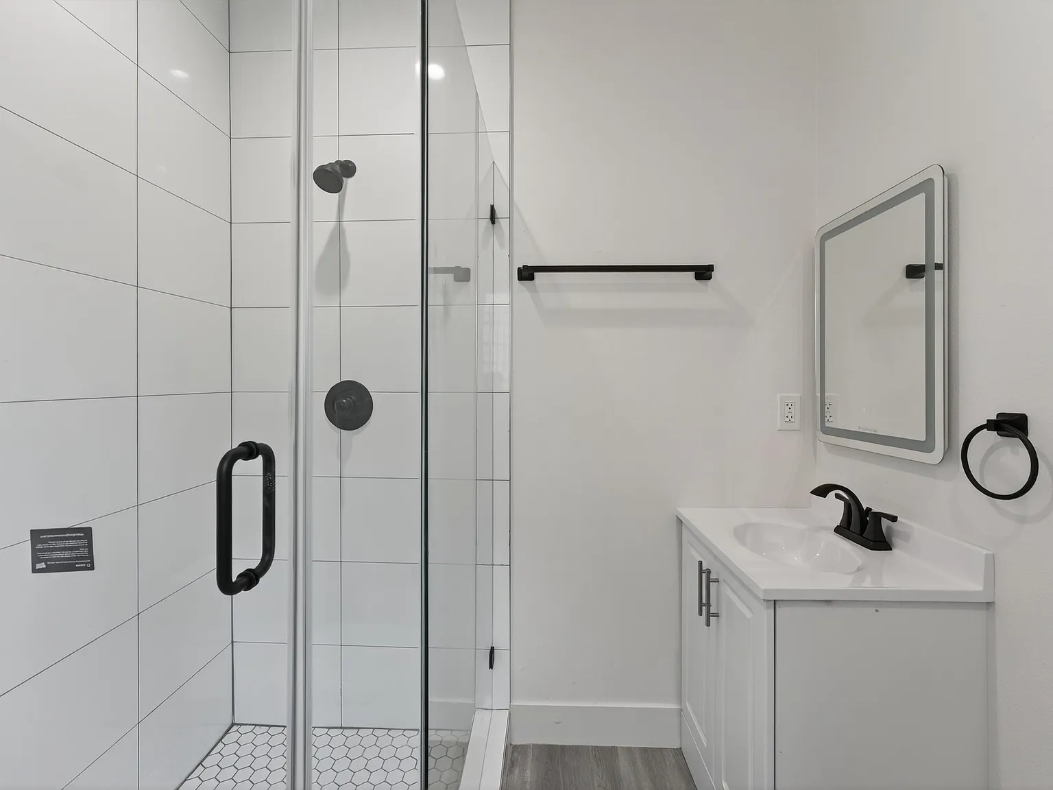 1 bed, 2250 sqft, $1,200 — Photo 2