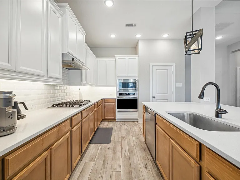 11718 Lost Maples Springs Dr — Photo 11