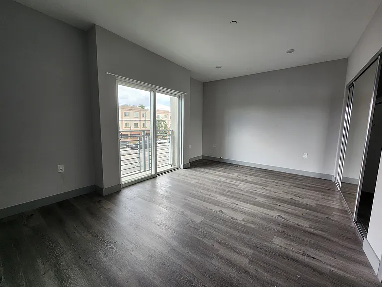 7040 Woodman Ave #107 — Photo 18