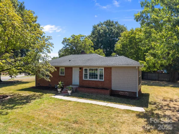 201 Lowry St, Pineville, NC 28134