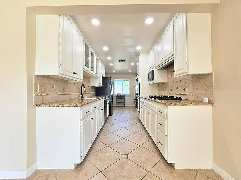 5424 Lodi St — Photo 5