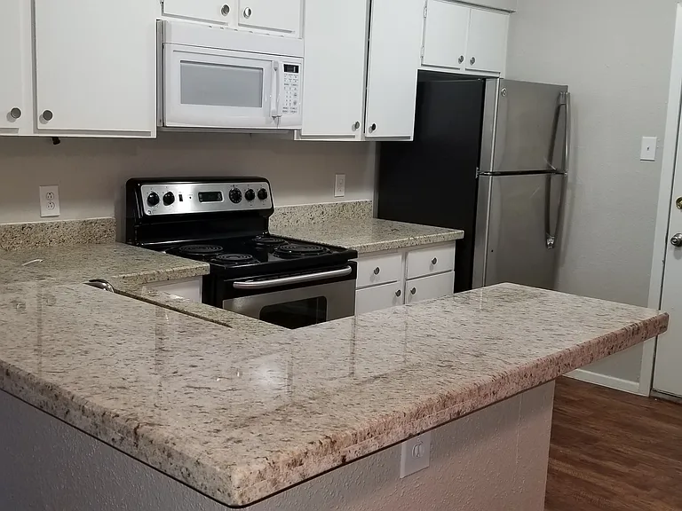 Willow Run Townhomes — Photo 8