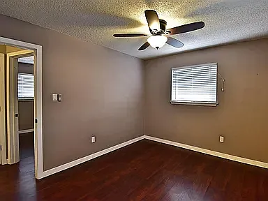 123 SE Surrey Ln — Photo 9
