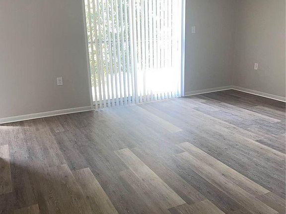 3rd image of 995 Willey St #5
