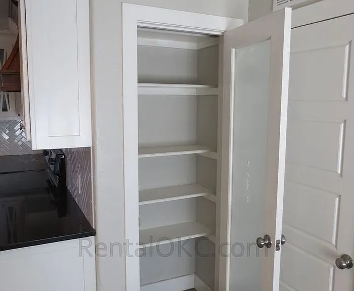 5320 N Drexel Blvd — Photo 6