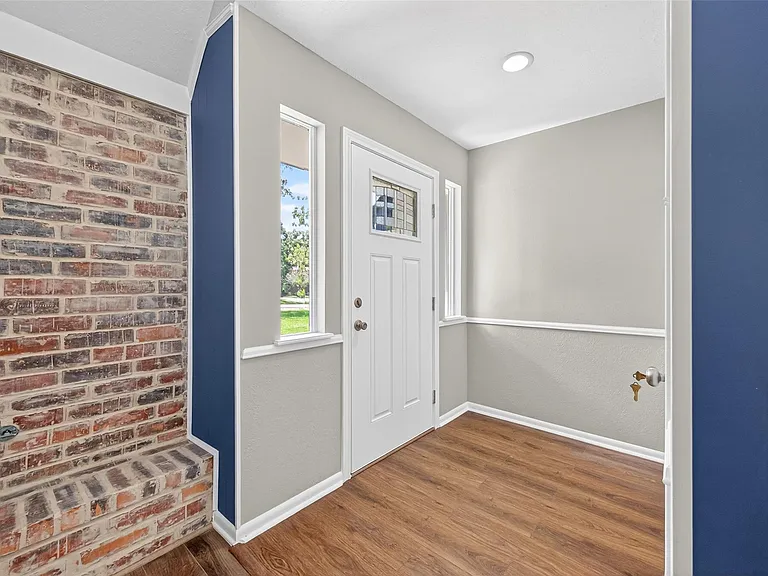 105 Glenmora Ct — Photo 8