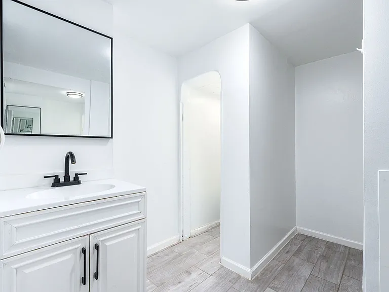 814 N Broad St — Photo 19