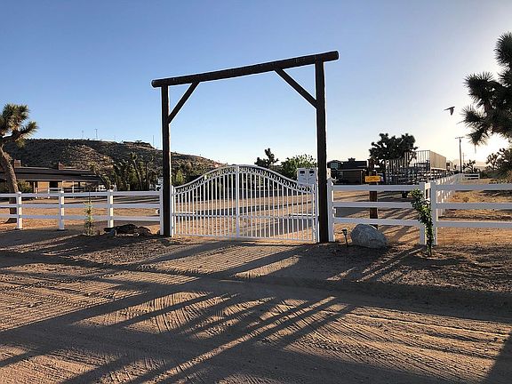 4th image of 58460 Sierra Vista Dr