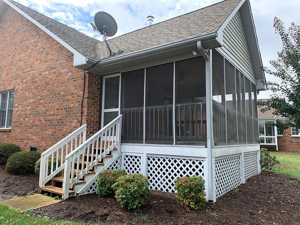 2nd image of 32 Deer Brook Ln